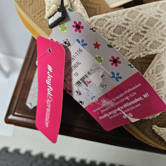 NWT Muk Luk sandals oatmeal color - Picture 2 of 6